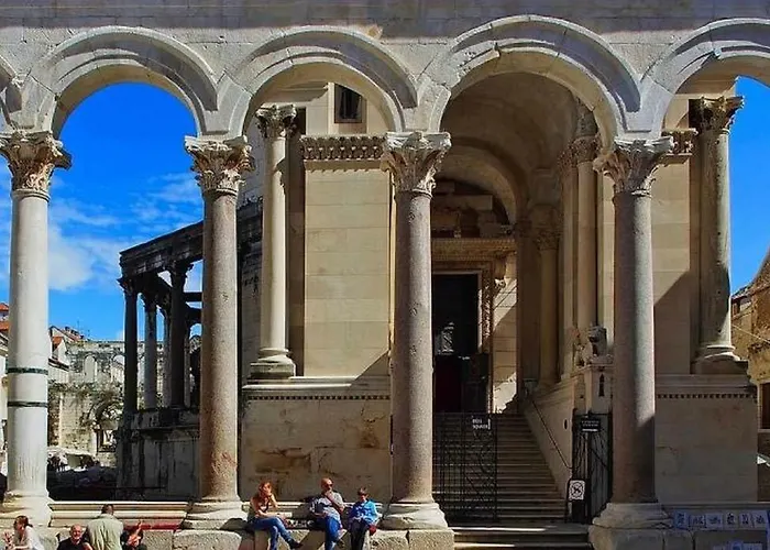 Aspalathos Bed & Breakfast 3*